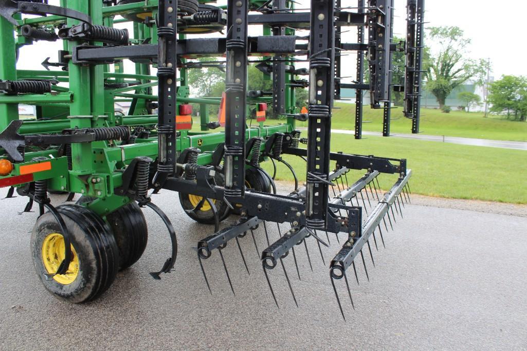 2014 John Deere 2210 56' field cultivator