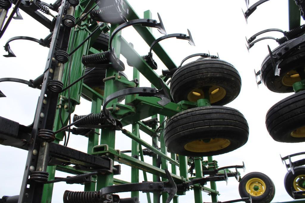 2014 John Deere 2210 56' field cultivator