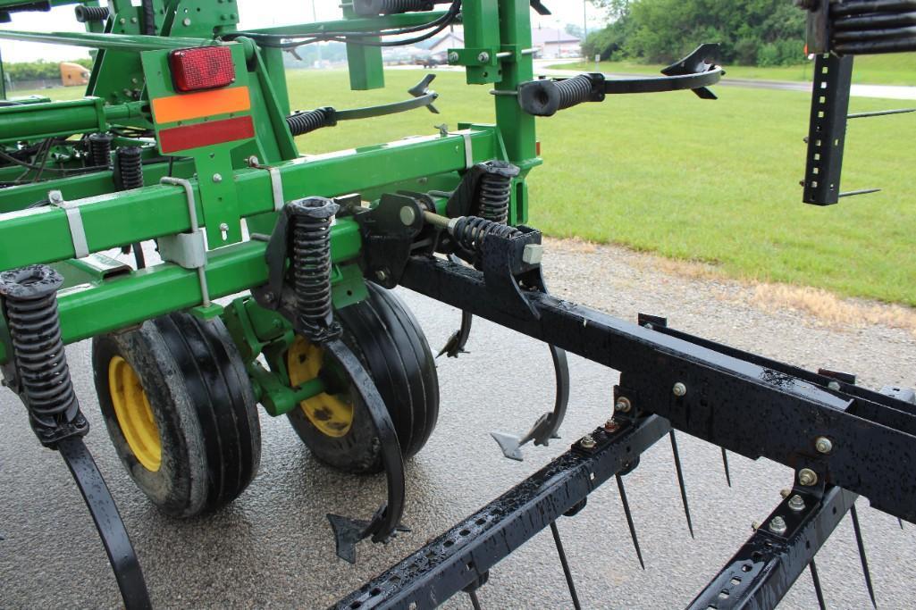 2014 John Deere 2210 56' field cultivator