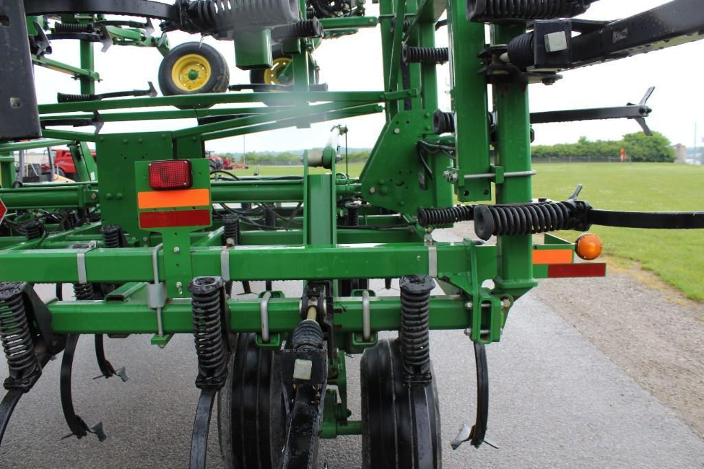 2014 John Deere 2210 56' field cultivator