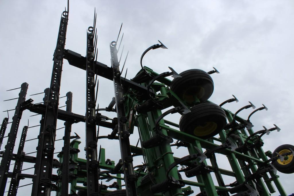 2014 John Deere 2210 56' field cultivator