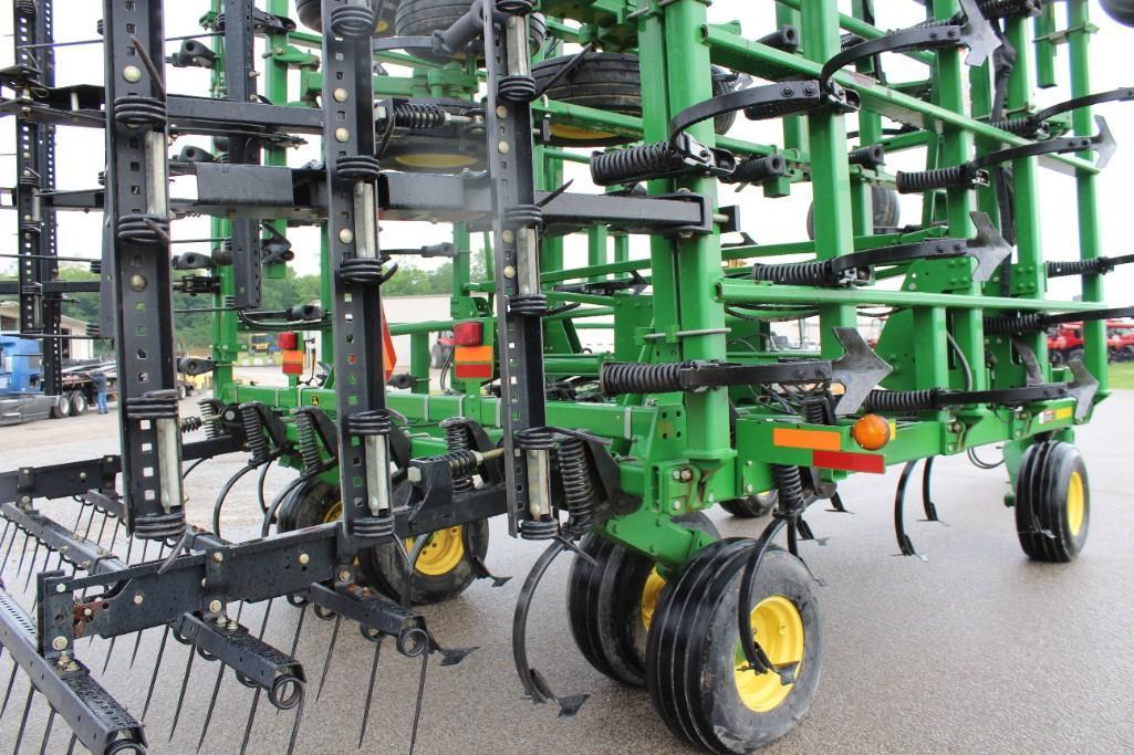 2014 John Deere 2210 56' field cultivator