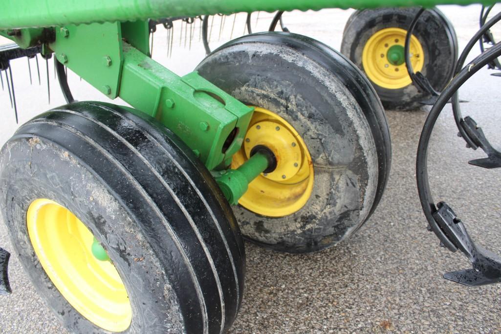 2014 John Deere 2210 56' field cultivator