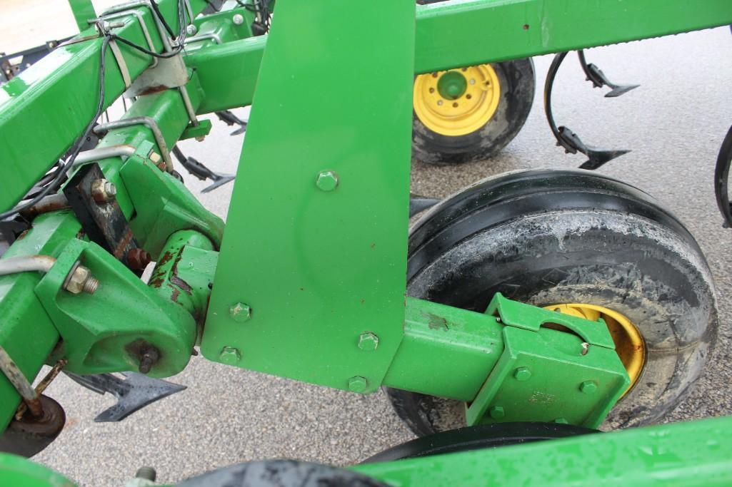 2014 John Deere 2210 56' field cultivator
