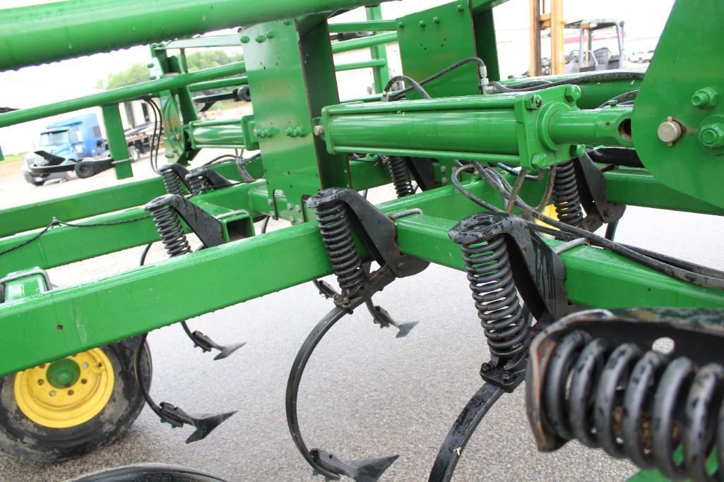 2014 John Deere 2210 56' field cultivator