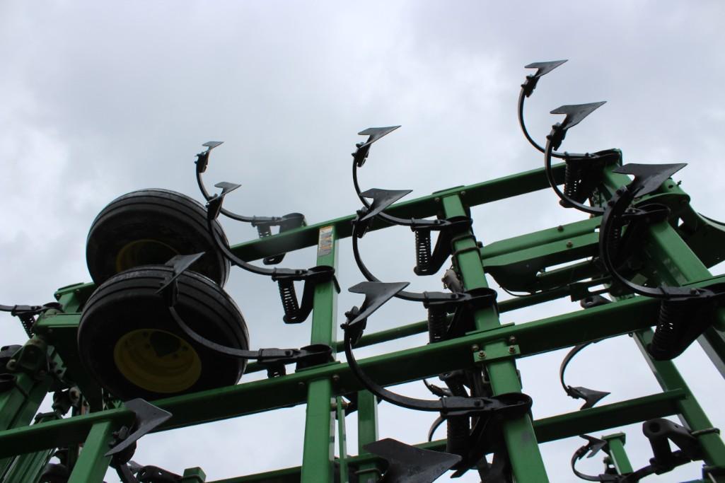 2014 John Deere 2210 56' field cultivator