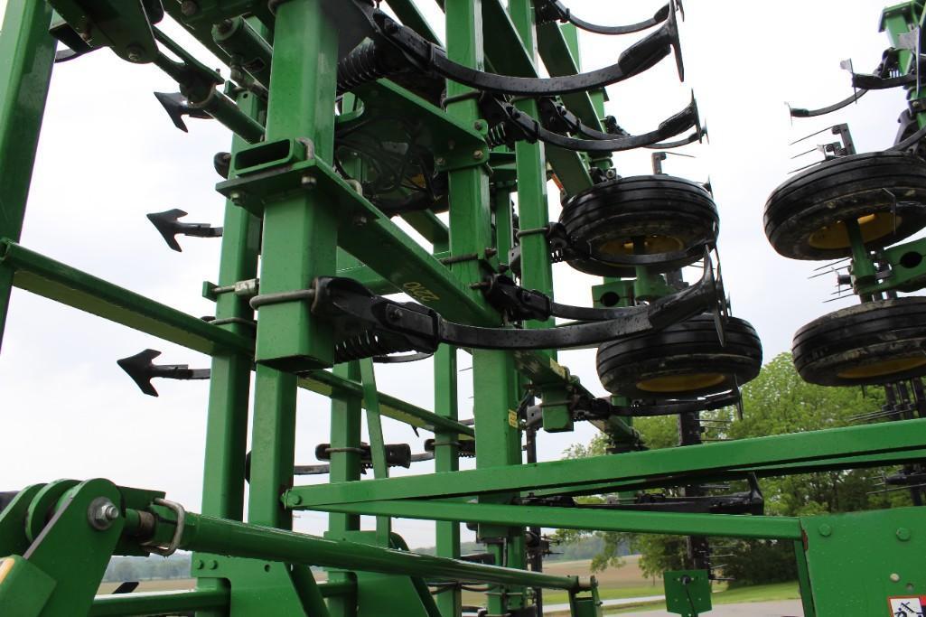 2014 John Deere 2210 56' field cultivator