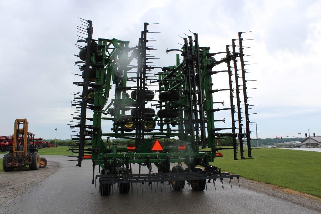 2014 John Deere 2210 56' field cultivator