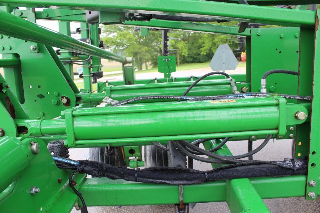 2014 John Deere 2210 56' field cultivator