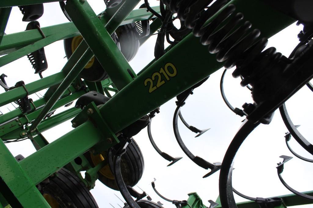 2014 John Deere 2210 56' field cultivator