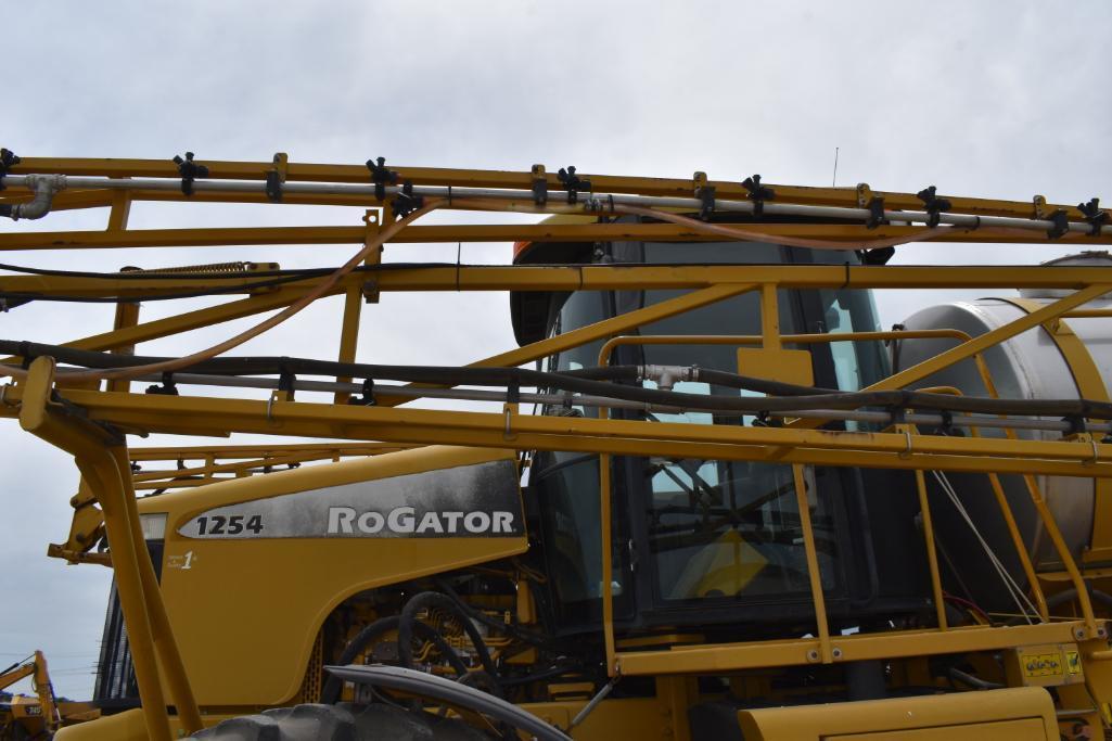 2002 AgChem RoGator 1254 self-propelled sprayer