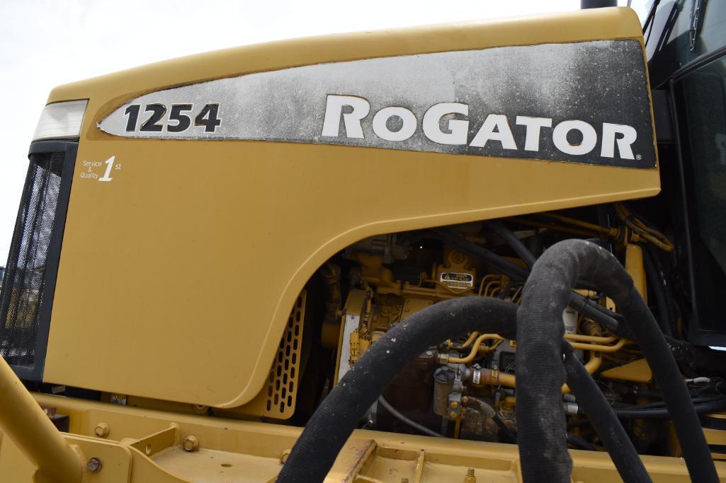 2002 AgChem RoGator 1254 self-propelled sprayer