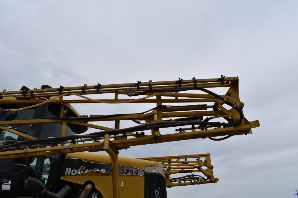 2002 AgChem RoGator 1254 self-propelled sprayer