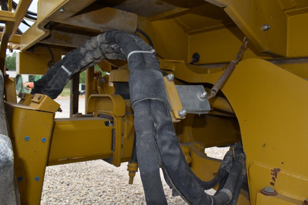 2002 AgChem RoGator 1254 self-propelled sprayer