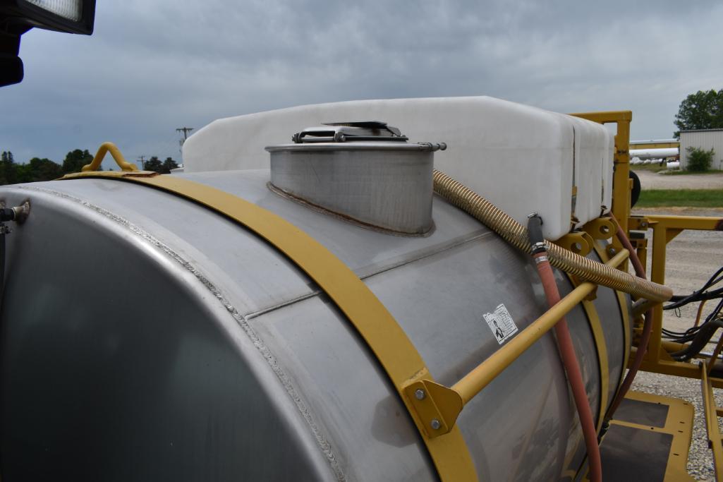 2002 AgChem RoGator 1254 self-propelled sprayer
