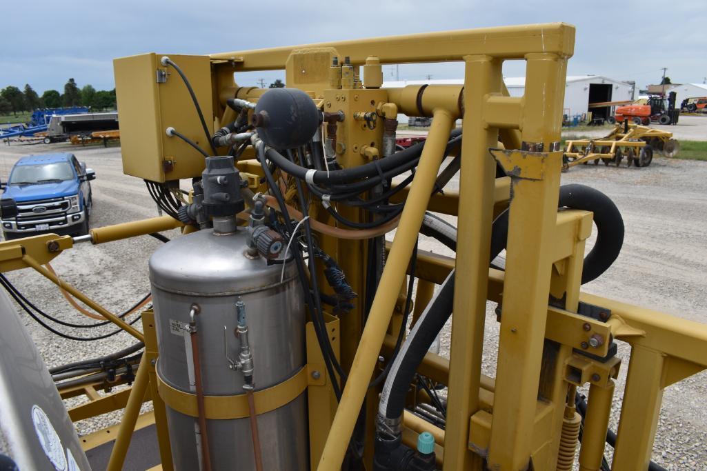 2002 AgChem RoGator 1254 self-propelled sprayer