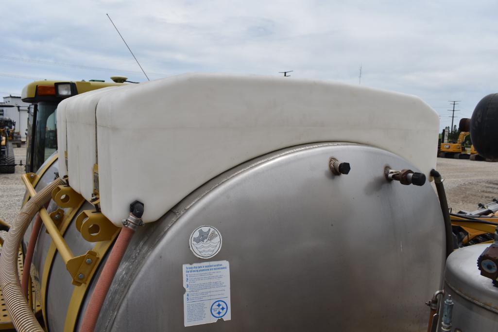 2002 AgChem RoGator 1254 self-propelled sprayer