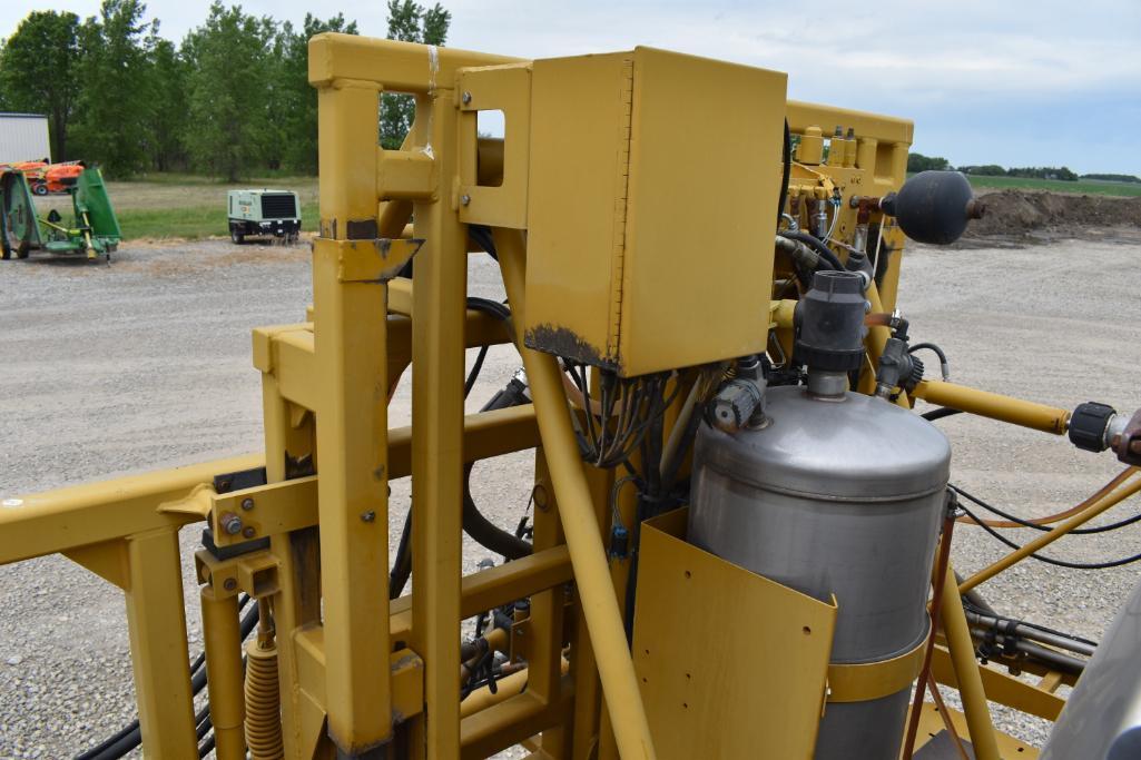 2002 AgChem RoGator 1254 self-propelled sprayer