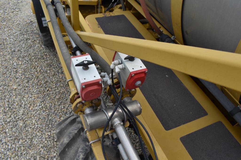2002 AgChem RoGator 1254 self-propelled sprayer