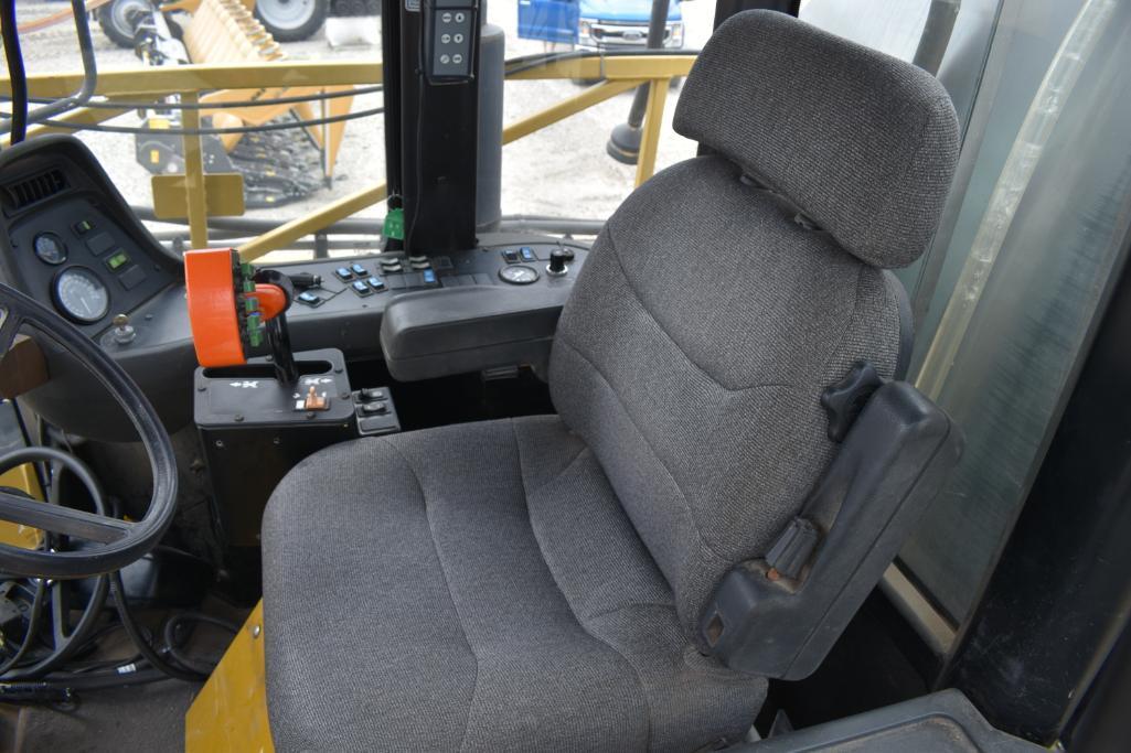 2002 AgChem RoGator 1254 self-propelled sprayer
