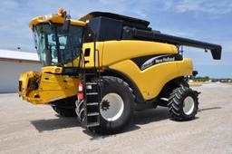 New Holland CR940 2wd combine