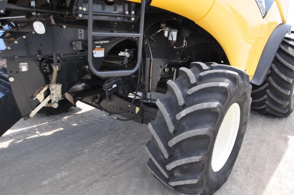 New Holland CR940 2wd combine