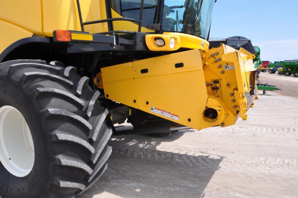 New Holland CR940 2wd combine