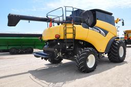 New Holland CR940 2wd combine