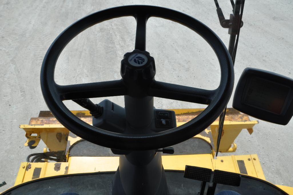 New Holland CR940 2wd combine