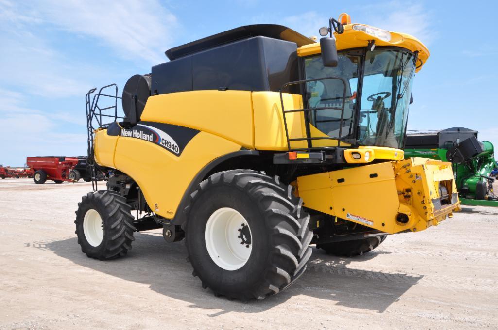 New Holland CR940 2wd combine