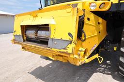New Holland CR940 2wd combine