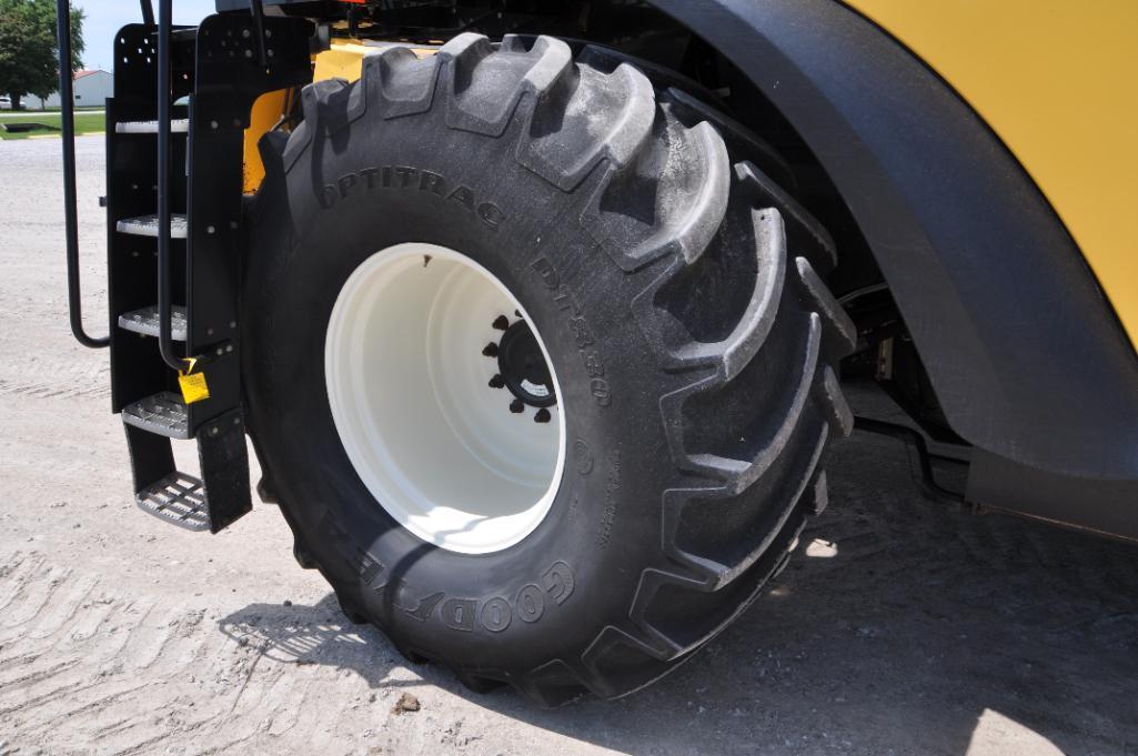 New Holland CR940 2wd combine