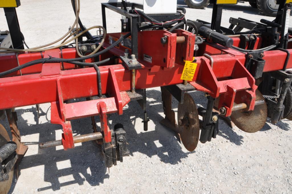 Case-IH 2500 6 shank 3-pt. strip till bar