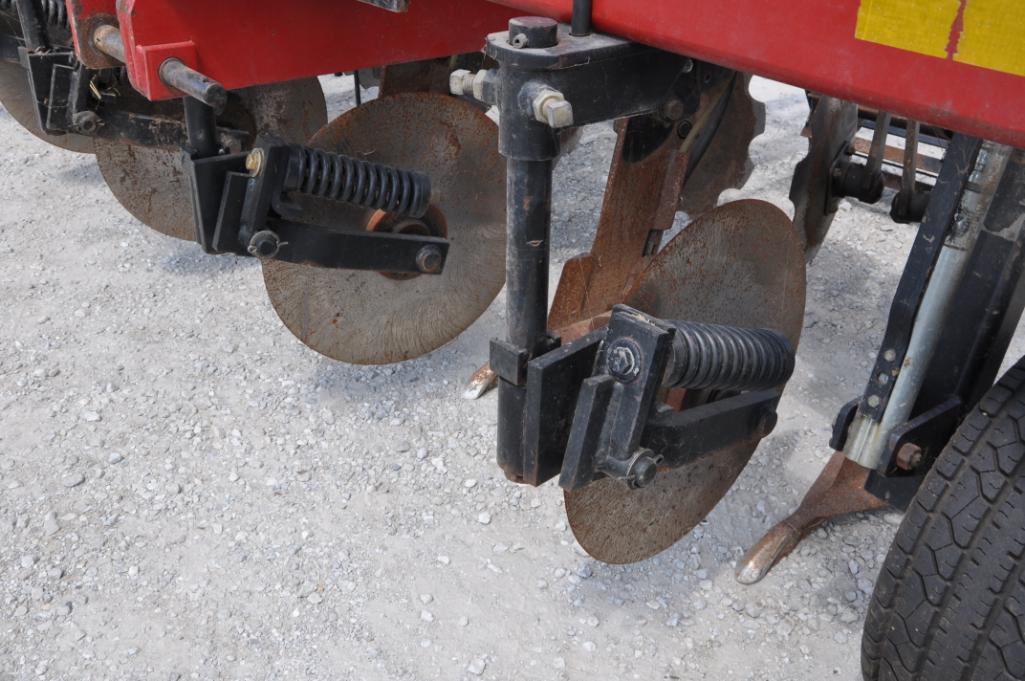 Case-IH 2500 6 shank 3-pt. strip till bar