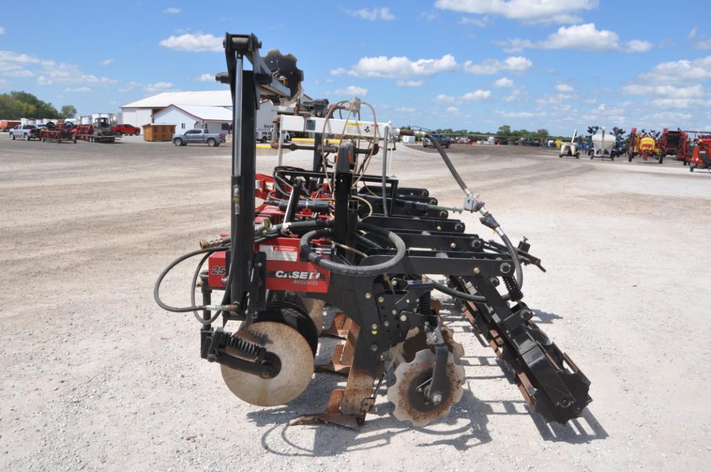 Case-IH 2500 6 shank 3-pt. strip till bar