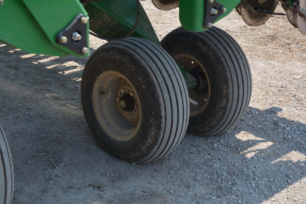 Great Plains 2S-2600-4275 26' front fold grain drill