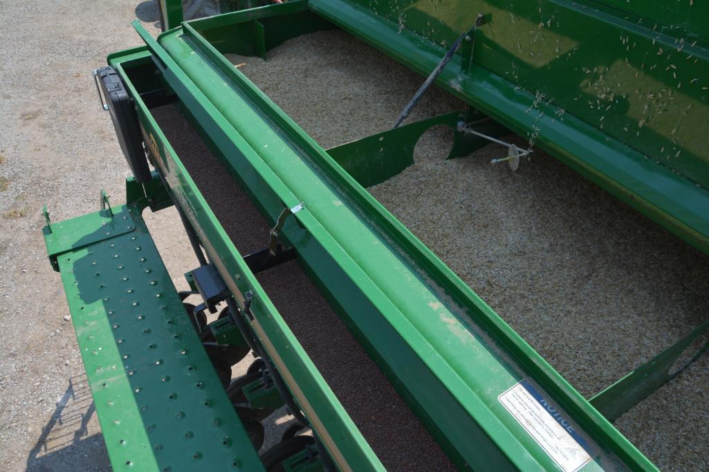 Great Plains 2S-2600-4275 26' front fold grain drill