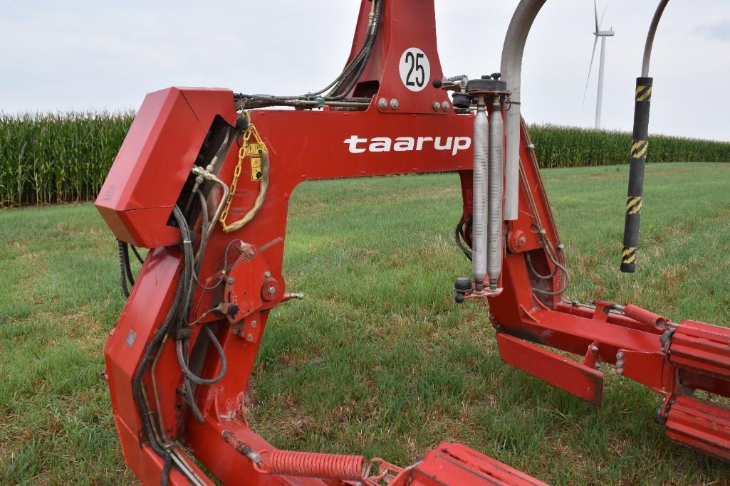 Kverneland Taarup 7664 bale wrapper