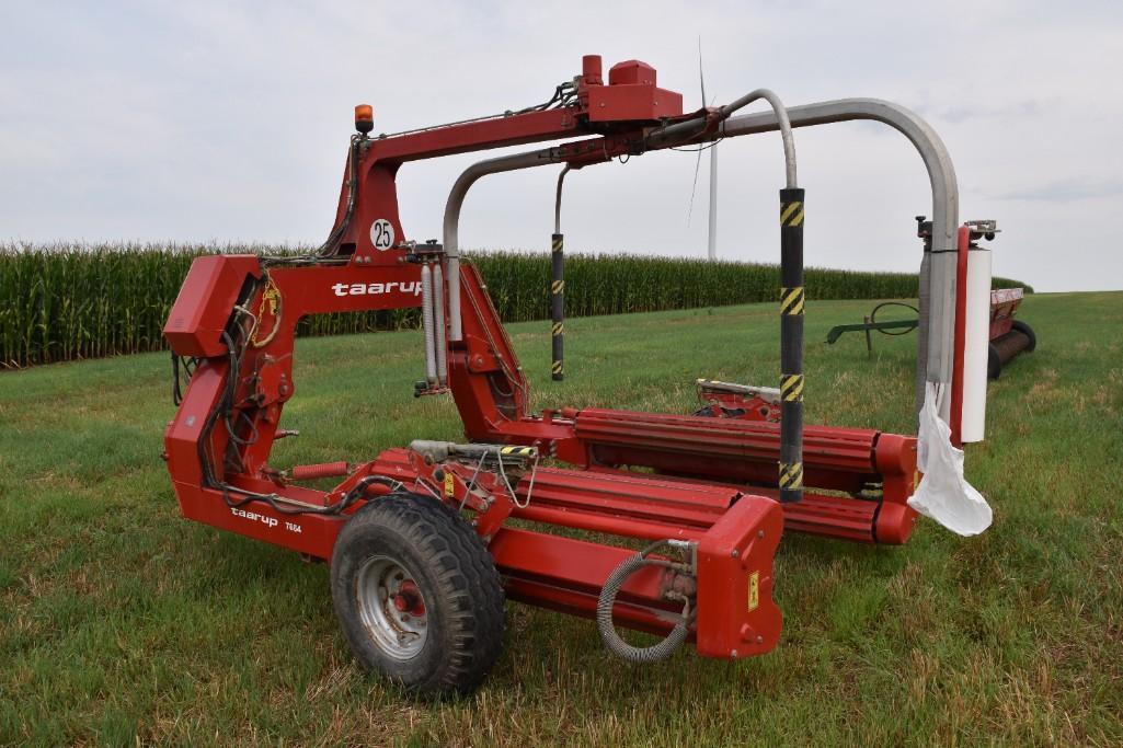 Kverneland Taarup 7664 bale wrapper