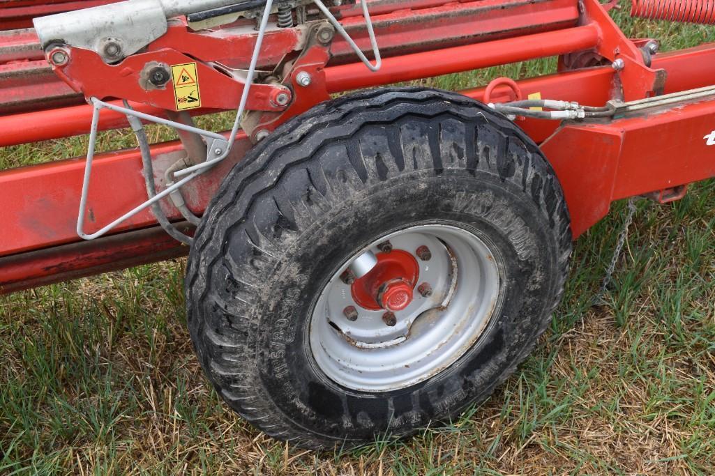 Kverneland Taarup 7664 bale wrapper