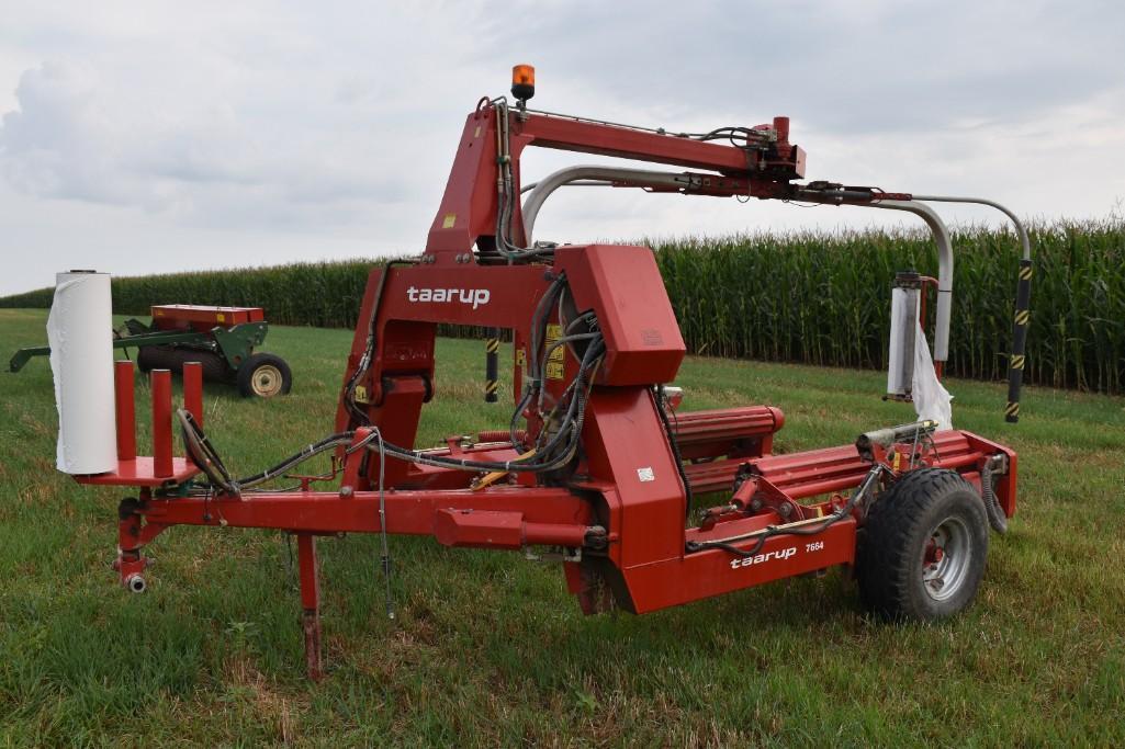 Kverneland Taarup 7664 bale wrapper