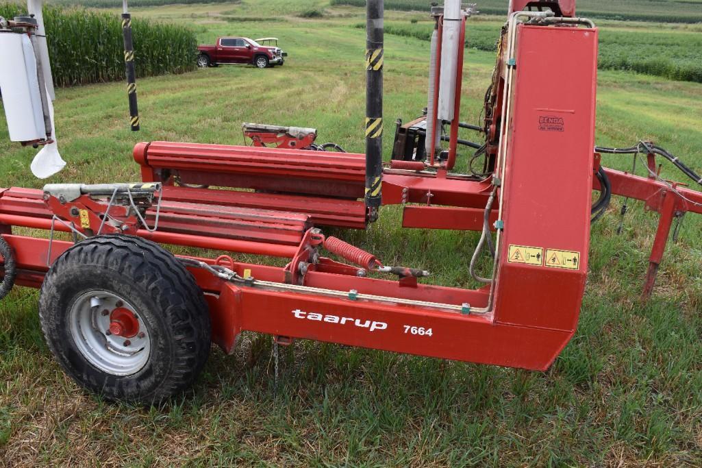 Kverneland Taarup 7664 bale wrapper