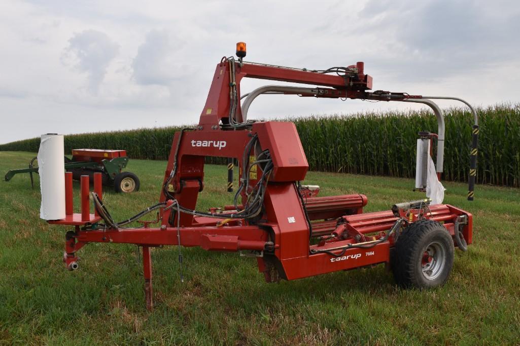Kverneland Taarup 7664 bale wrapper