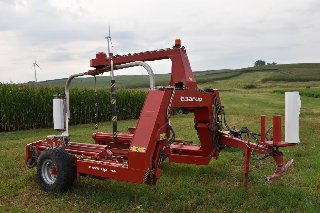 Kverneland Taarup 7664 bale wrapper