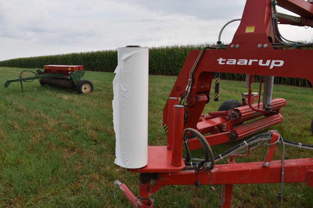 Kverneland Taarup 7664 bale wrapper