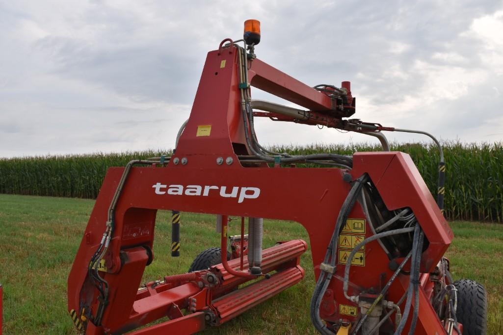 Kverneland Taarup 7664 bale wrapper