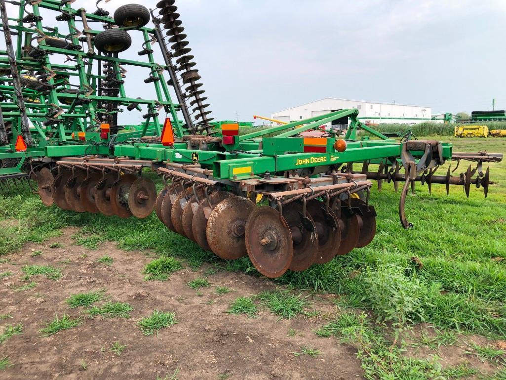 2006 John Deere 512 7-shank disk ripper