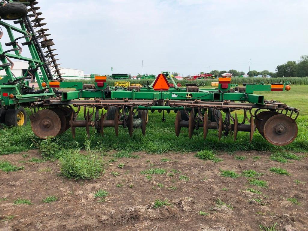 2006 John Deere 512 7-shank disk ripper