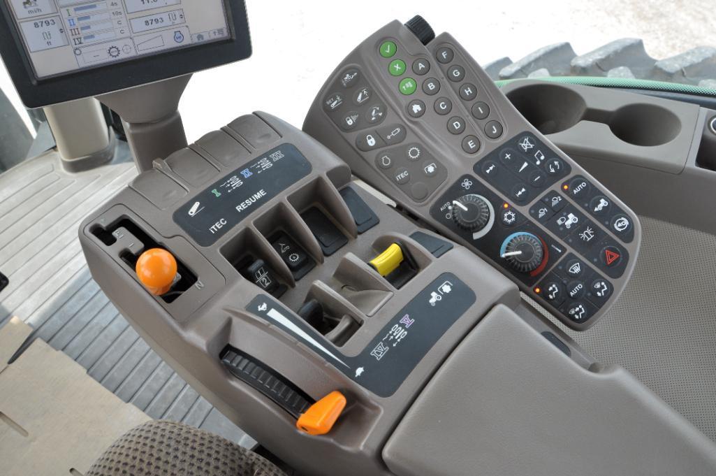 2013 John Deere 8235R MFWD tractor
