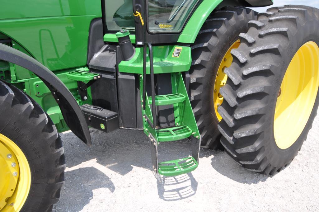 2013 John Deere 8235R MFWD tractor